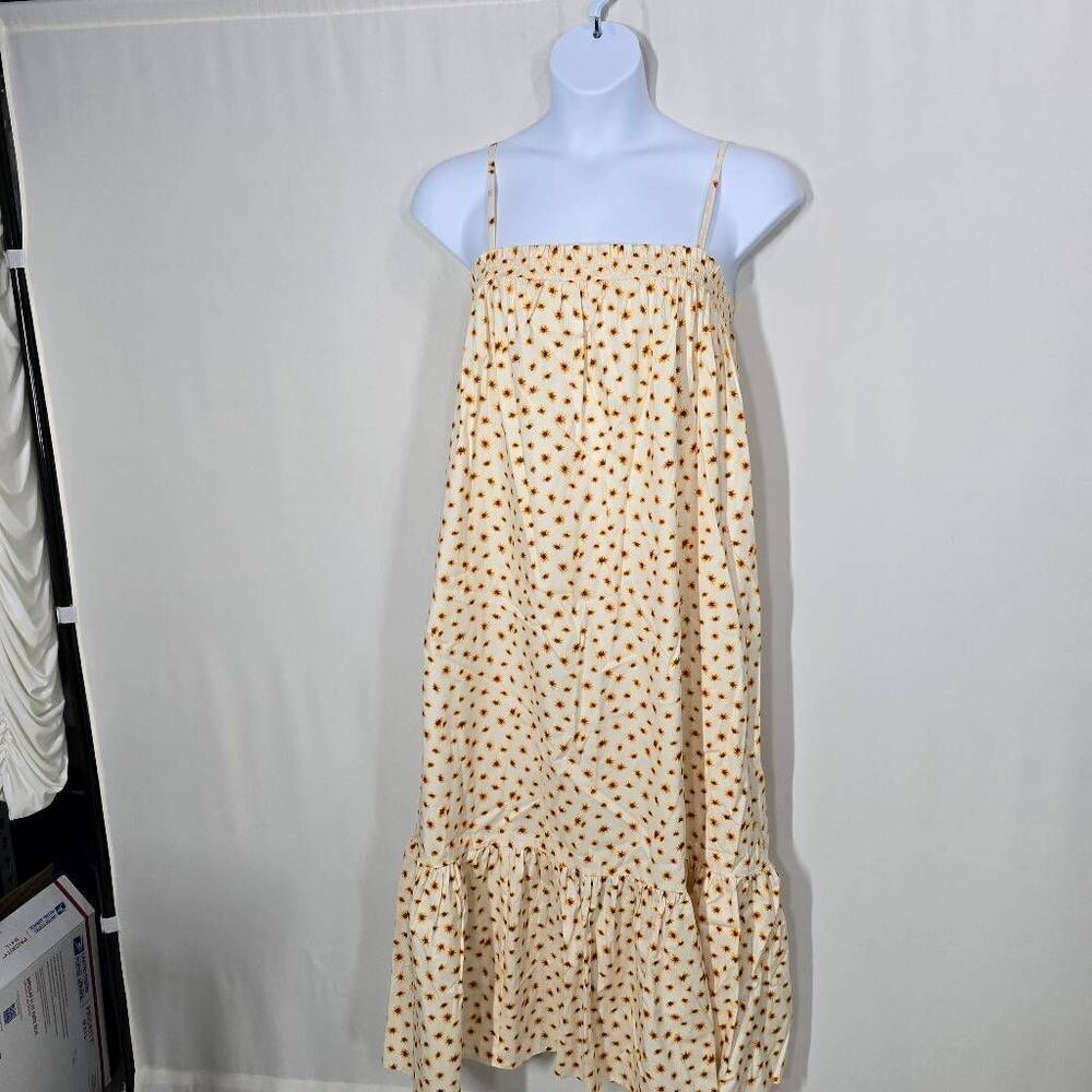 WEWOREWHAT Ditsy Daisies Floral Smocked Midi Dress In Ivory Multi Large
